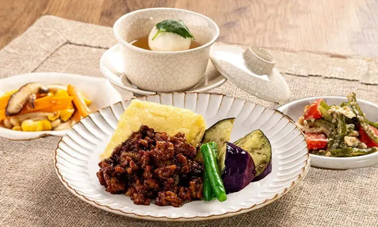 茄子と揚げ出し豆腐の肉味噌がけ