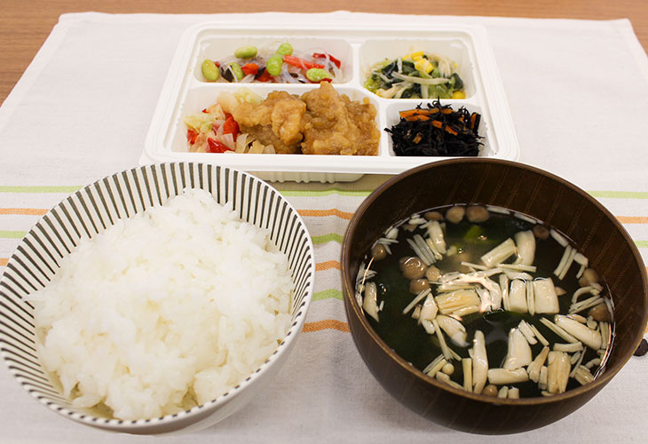 野菜を楽しむおみおつけと気配り宅配食に置き換え